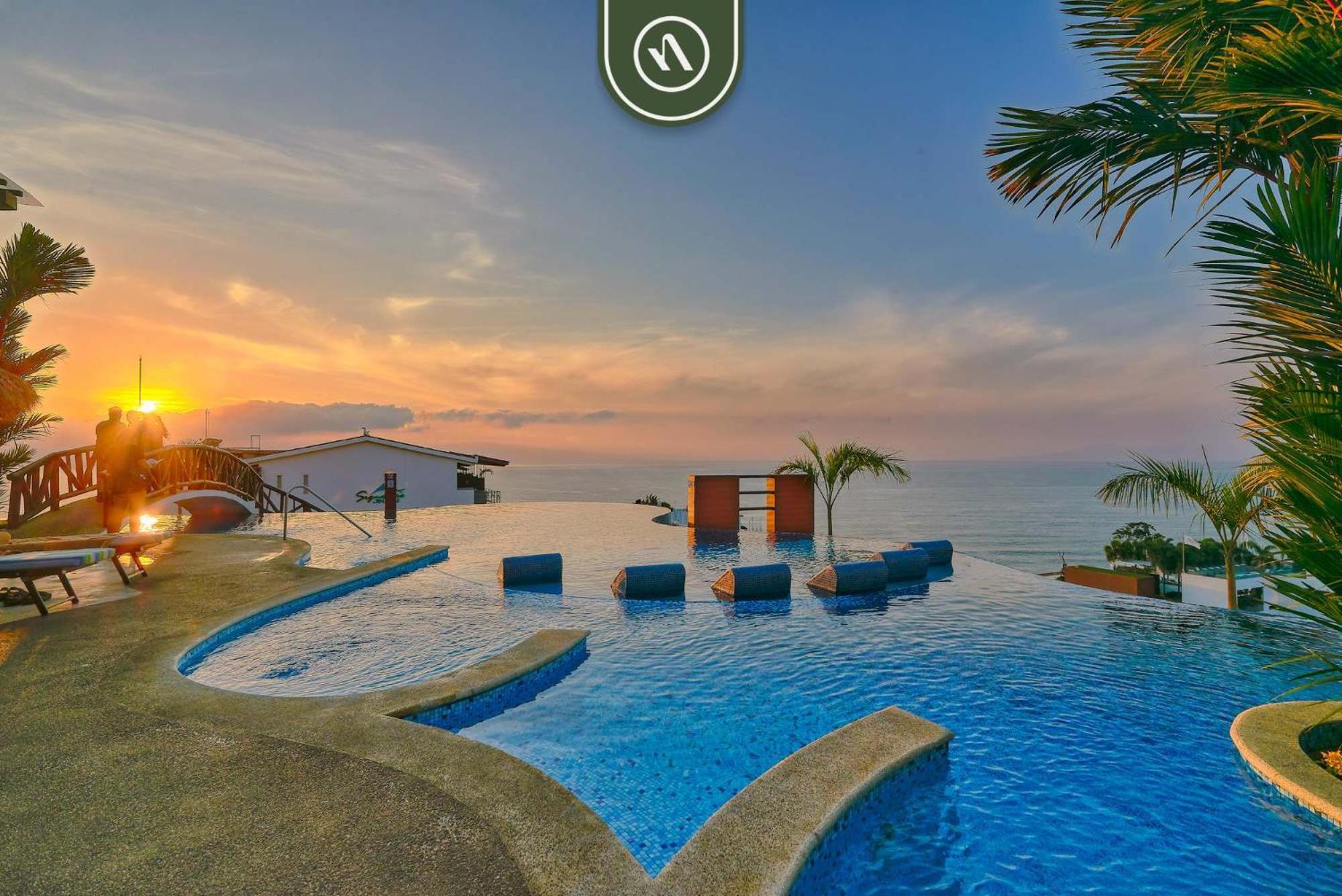 1 Bedroom - Amazing Sunsets Froom The Roof - Pool Apartment